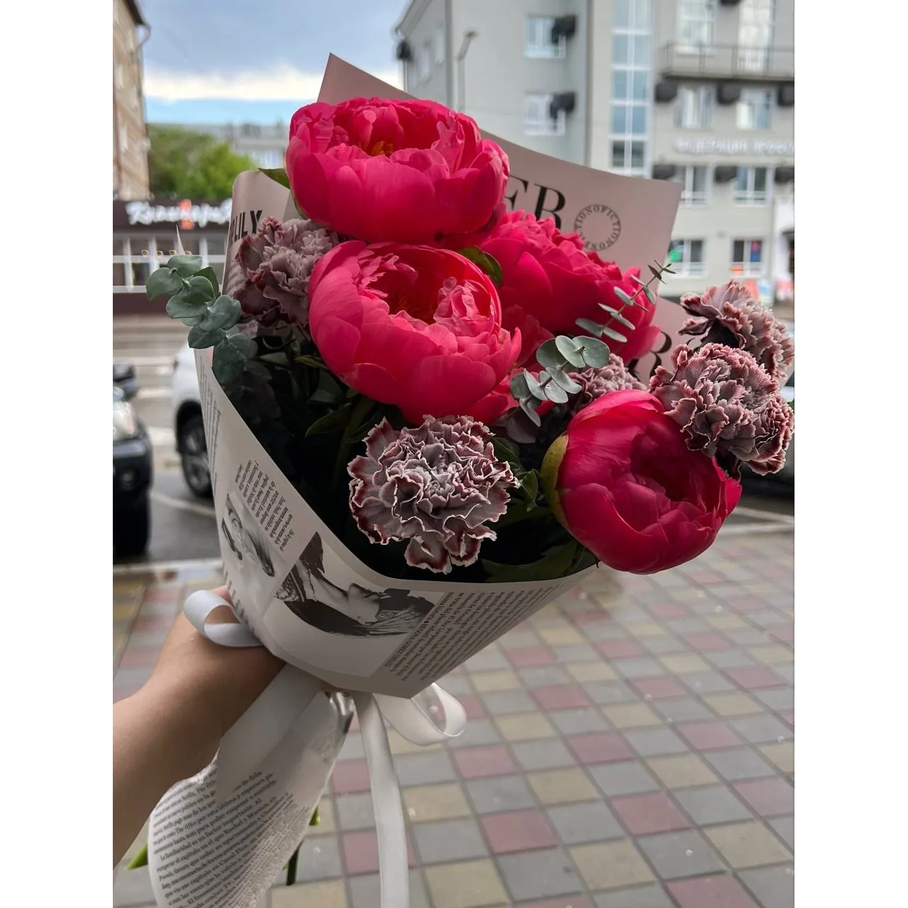 Букет L5126 из пионов и диантусов