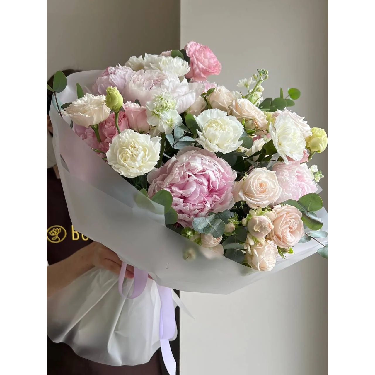 Букет L5146 из пионов и пионовидных роз