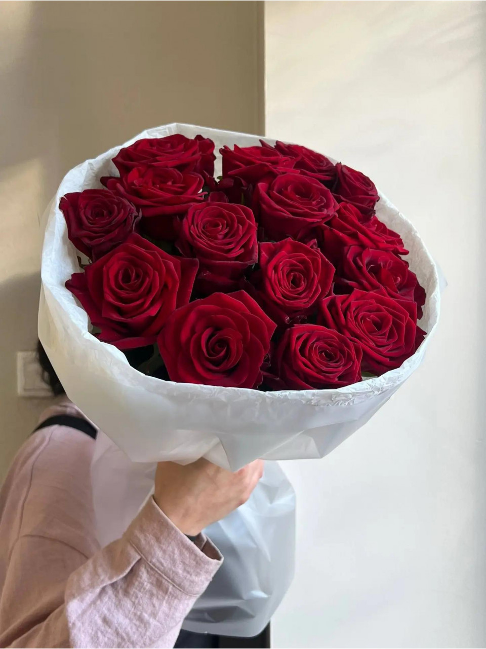 Букет L4138 из красных роз, 15 шт